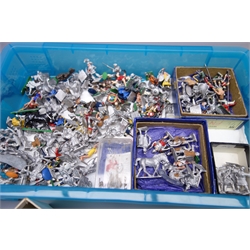  Large quantity of Hinchcliffe die-cast model soldiers, painted and undecorated, Britains Deetail and Lone Star soldiers and six Lesney die-cast vehicles  