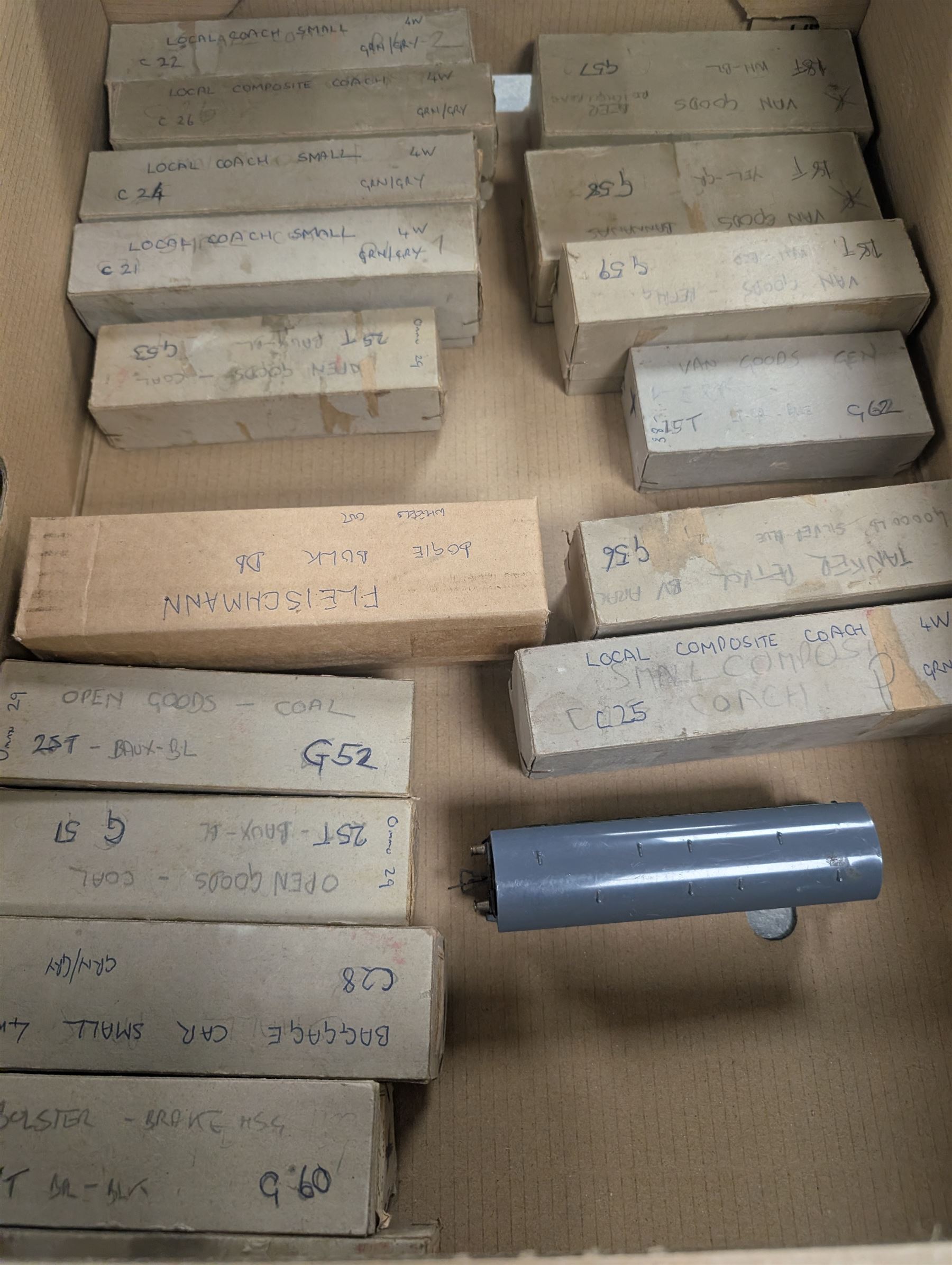 Collection of HO and OO gauge model railway rolling stock and accessories, including Fleischman locomotives, carriages, goods wagons, kit built rolling stock, Kitmaster built rolling stock, etc, in four boxes