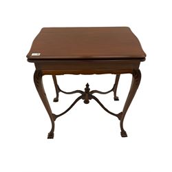 Early 20th century mahogany at classical design card table, fold over baize lined top