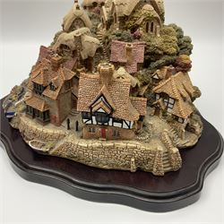 Lilliput lane St. Peters Cove with display plinth and original box 