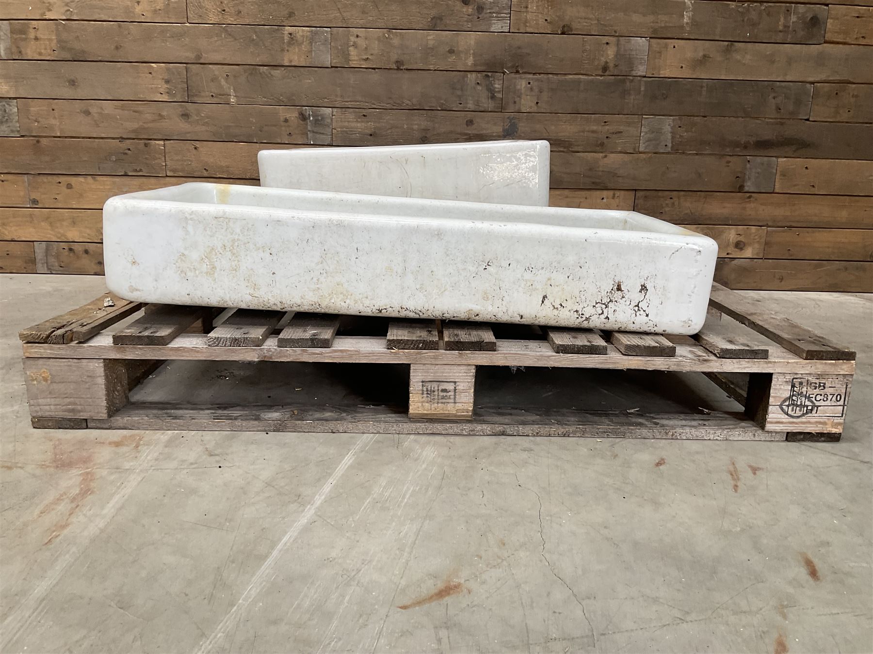 Rectangular shallow Belfast sink (W91cm, D46cm, H16cm) and another Belfast sink (W62cm, D46cm, H26cm)