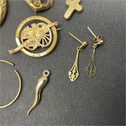 9ct gold jewellery, including sapphire and diamond cluster ring, 'Good Luck' anchor sweetheart brooch, two charms and a pair of stud earrings, together with a 15ct gold brooch commemorating the Battle of Ypres, Berwick Cycling Club medal and a gold wreath pendant