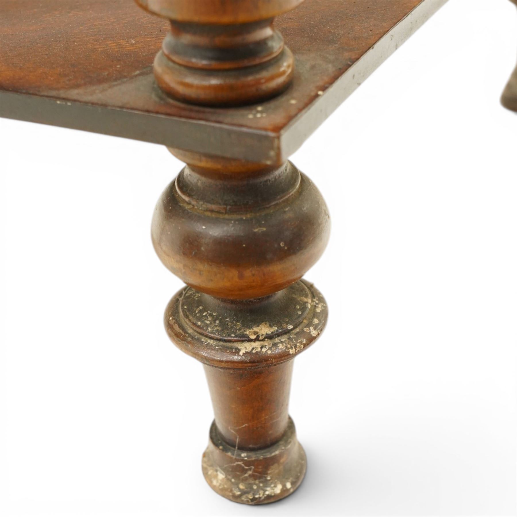 Victorian mahogany corner four-tier whatnot, shaped shelves with pierced and turned uprights, raised on turned supports