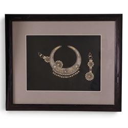 Framed Omani silver Hirz necklace, together with matching pendent, with filigree detail, together with another framed silver necklace 