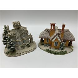 Fourteen Lilliput lane models, to include Eriskay Croft, Little Smithy, Gulliver's Gate, Kerry Lodge, Eamont Lodge etc, all with original boxes and some with deeds (14) 