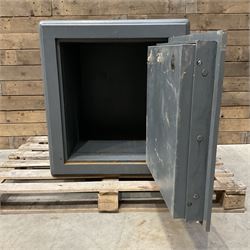 Chatwood cast iron safe with keys