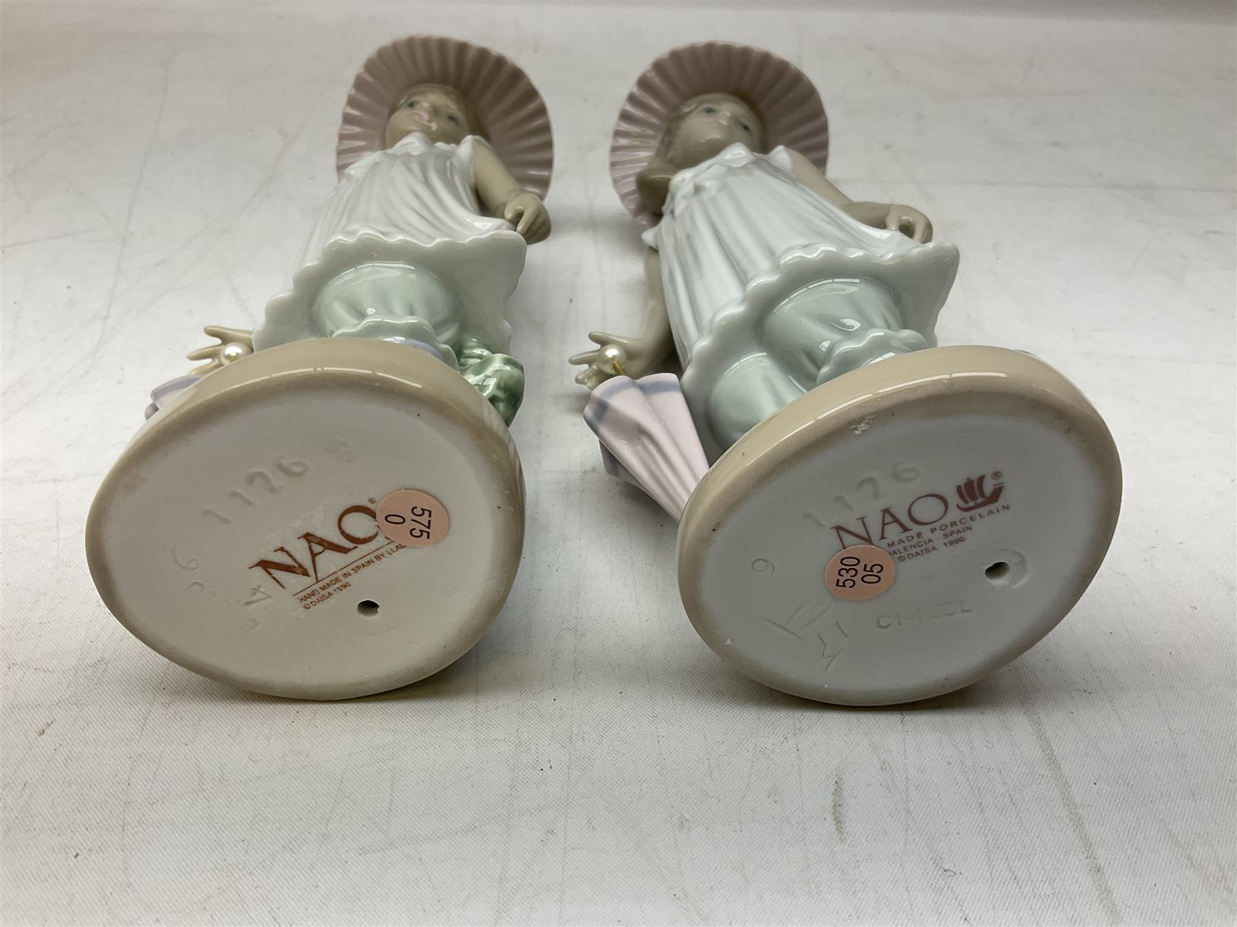 Quantity of figures to include Lladro example modelled as swan together with three Nao figures to include two April Showers no 1126, two with boxes 