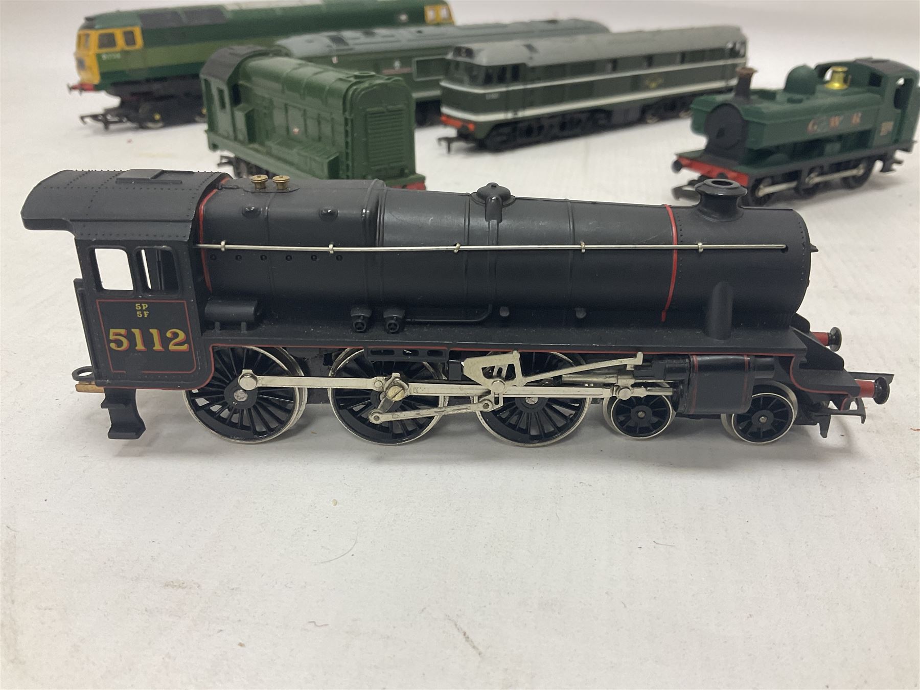 Various Makers ‘00’ gauge - eight locomotives to include G&R Wrenn Class N2 0-6-2T no.2385 in LMS black and Standard Tank Class 2-6-4 no.2679 in LMS crimson; Class 5 4-6-0 no.5112 in black livery; Mainline Railways Class 45 D49 ‘The Manchester Regiment’ in BR green; Airfix Class 31 D5531 in BR green; three further models (8)