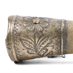 Horn powder flask, with metal mounts embossed with foliate decoration, L40cm