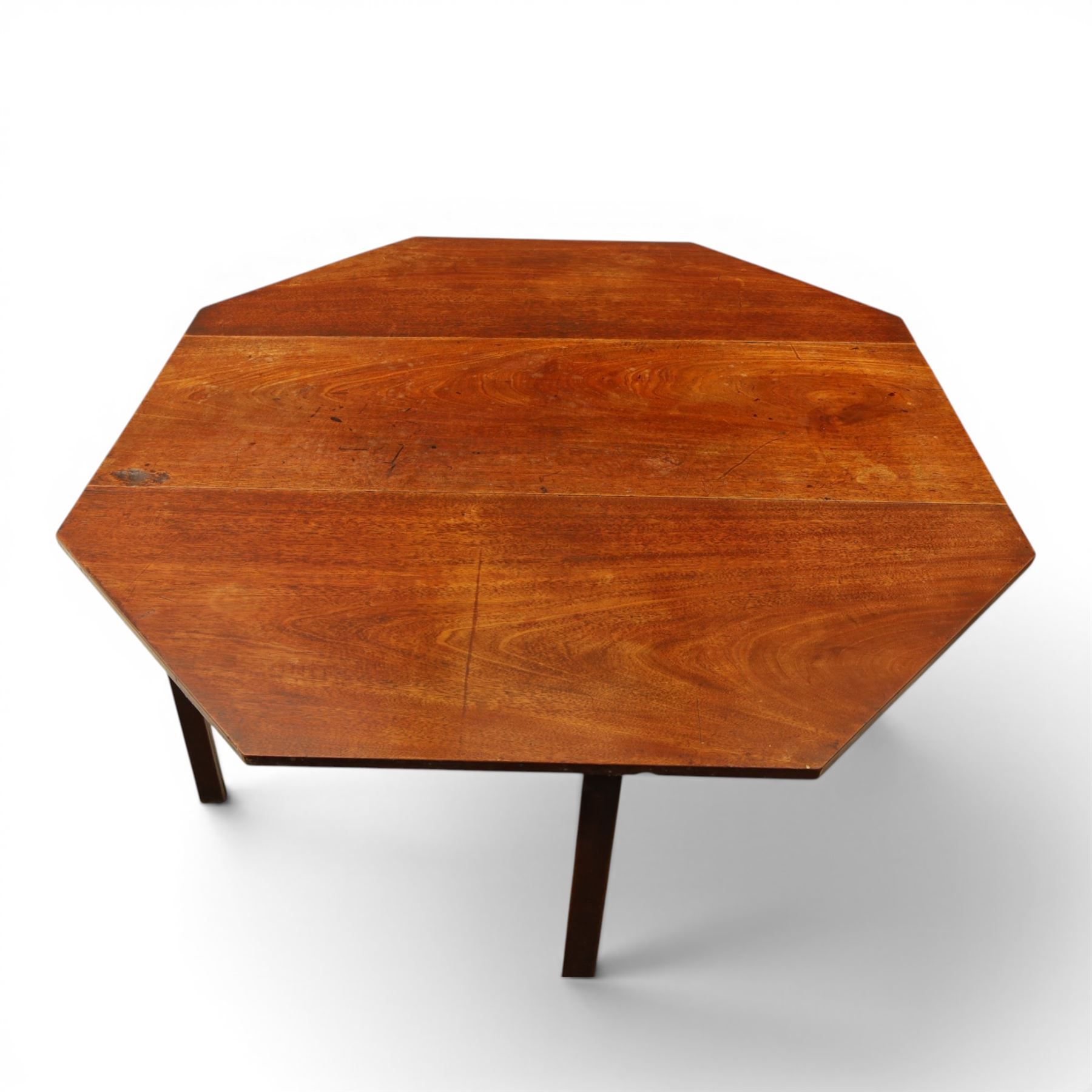 Mahogany octagonal drop lead dining table, on square supports, extends to 149cm