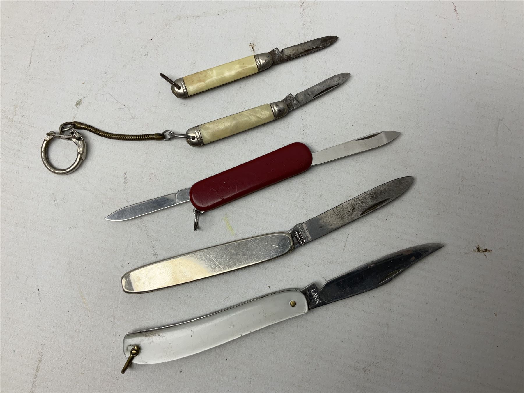 WW2 Gurkha Kukri knife with 34cm curving steel blade and horn handle; in leather covered scabbard with dual belt loops and two horn handled skinning knives L47cm overall; and collection of fourteen military and other folding and pocket knives including WW2 British Army clasp jacknife, J.H. Thompson C.C.1286 army knife dated 1954, Brookes & Crookes multiblade pocket knife etc (15)
