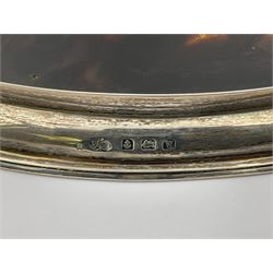 1920's silver and tortoiseshell dressing table tray, of quatrefoil form, the lobed silver edge encasing a tortoiseshell center with silver acanthus detail, hallmarked Elkington & Co Ltd, Birmingham 1921, L25cm W18cm