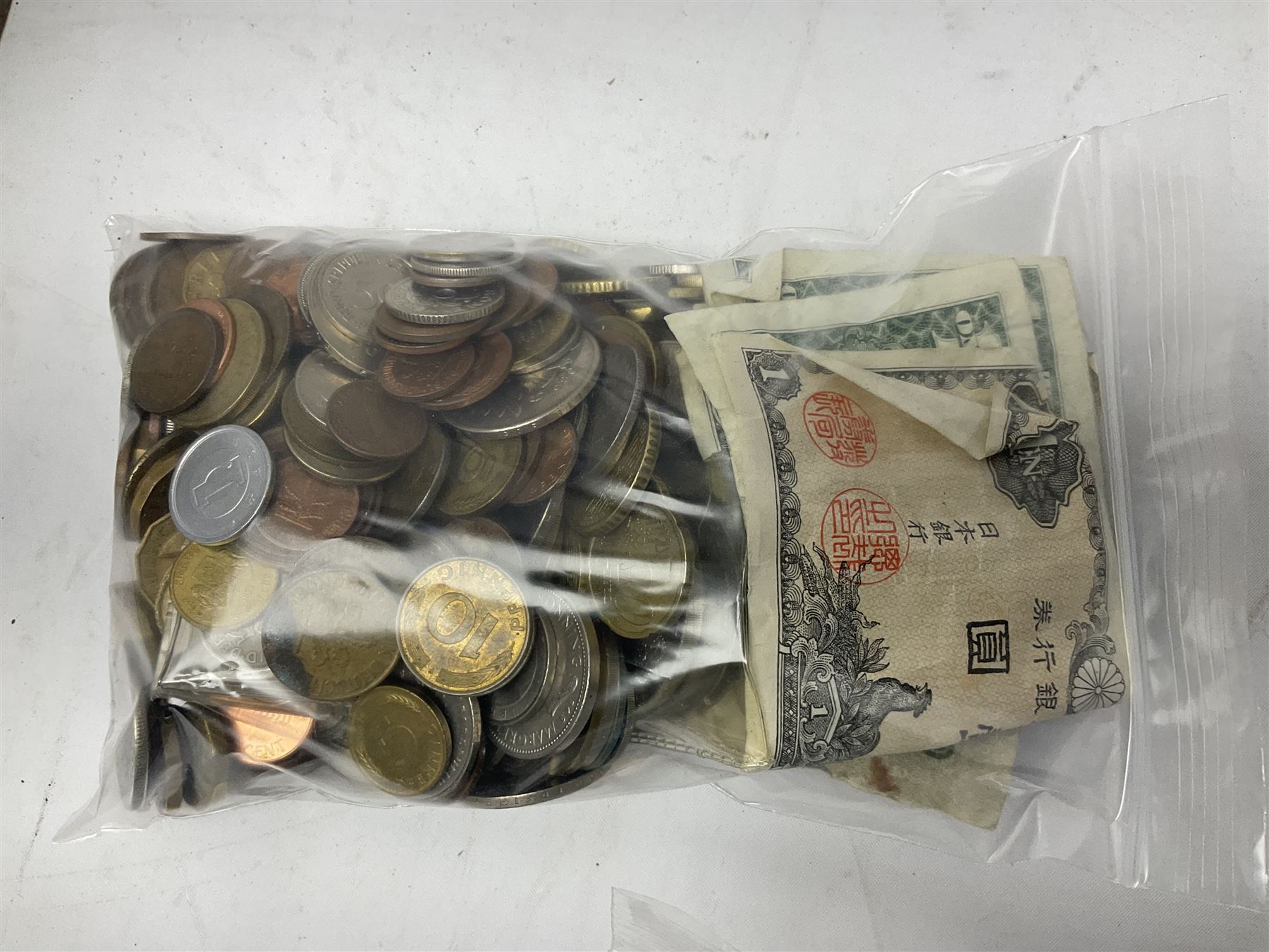 Great British and World coins, including pre-decimal pennies and half pennies, other pre-decimal coins, commemorative crowns, Euro coinage, United States of America one dollar banknotes etc