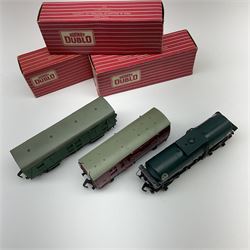 Hornby Dublo - 4685 Caustic Liquor Bogie Wagon; 4315 Horse Box with horse; and 4323 S.R. 4-Wheeled Utility Van; all boxed
