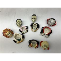Twenty five Face Pots by Kevin Frances, to include Medusa, Frankenstein, Frankensteins Bride, The Mummy, Count Dracula, Lady Vampire, The Zombie, The Warlock, Merlin etc, some boxed 