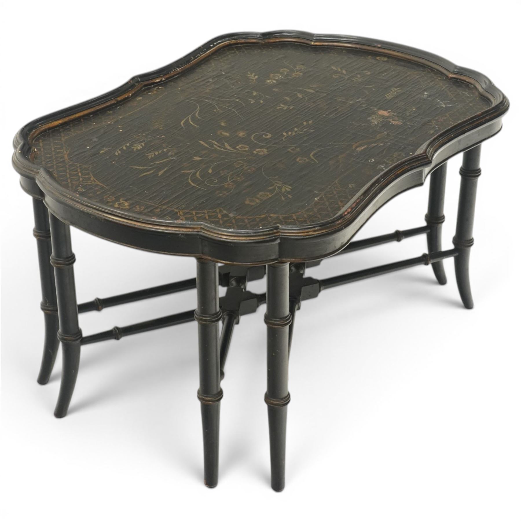 Ethan Allen - Victorian design black lacquered and parcel-gilt papier-mâché style coffee table, shaped rectangular tray top decorated with traditional chinoiserie gilt patterns and border, raised on ring-turned simulated bamboo supports united by double X-stretcher