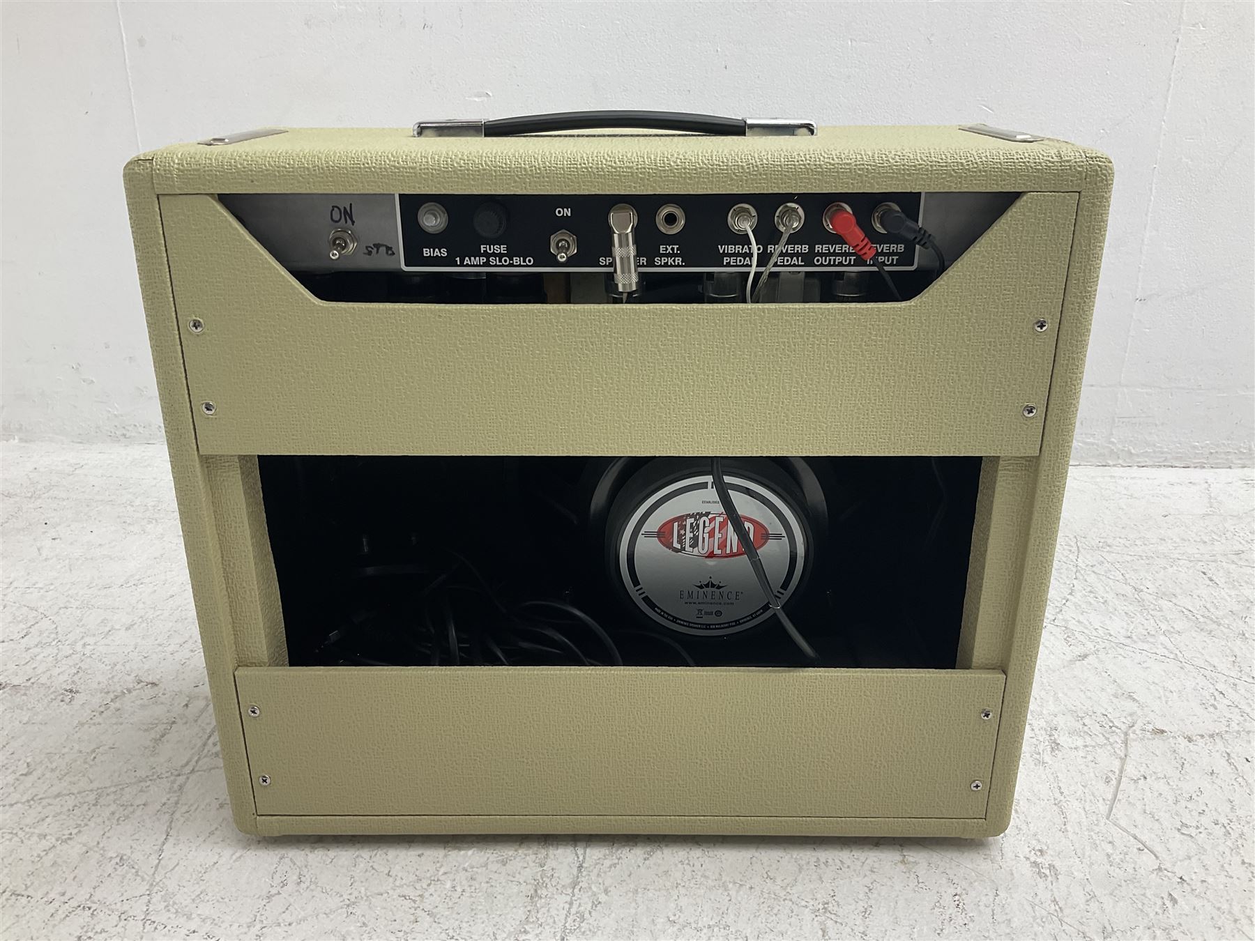 Headstrong Lil'King-S valve amplifier with Legend speaker, being a Boutique guitar amp made in the USA as a fender Princeton Reverb Clone in a cream colour; NVN; L51cm