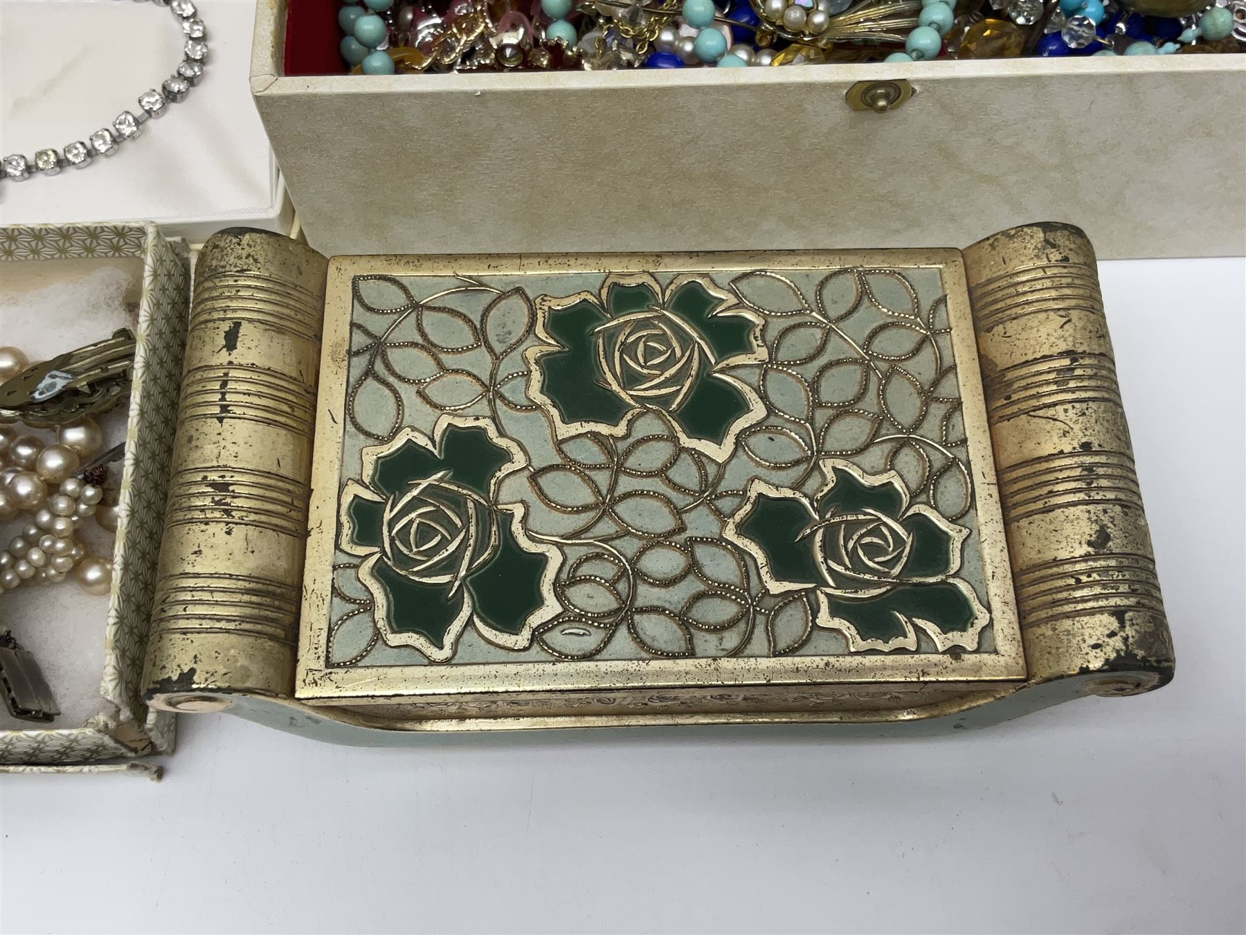 9ct gold and silver paste stone set ring, 9ct gold oddments and a collection of costume jewellery