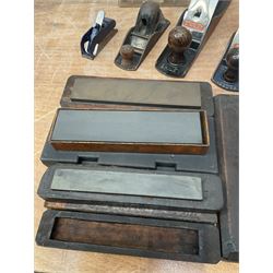 Record No4 plane, Stanley Bailey plane, Record bull face and other planes and tools - THIS LOT IS TO BE COLLECTED BY APPOINTMENT FROM DUGGLEBY STORAGE, GREAT HILL, EASTFIELD, SCARBOROUGH, YO11 3TX