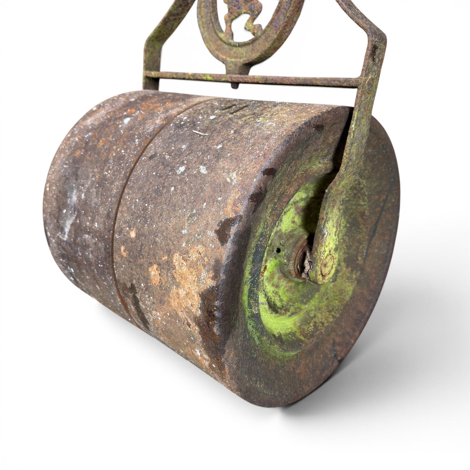 Edwardian cast iron garden roller, set with circular Lion plaque, wooden handle