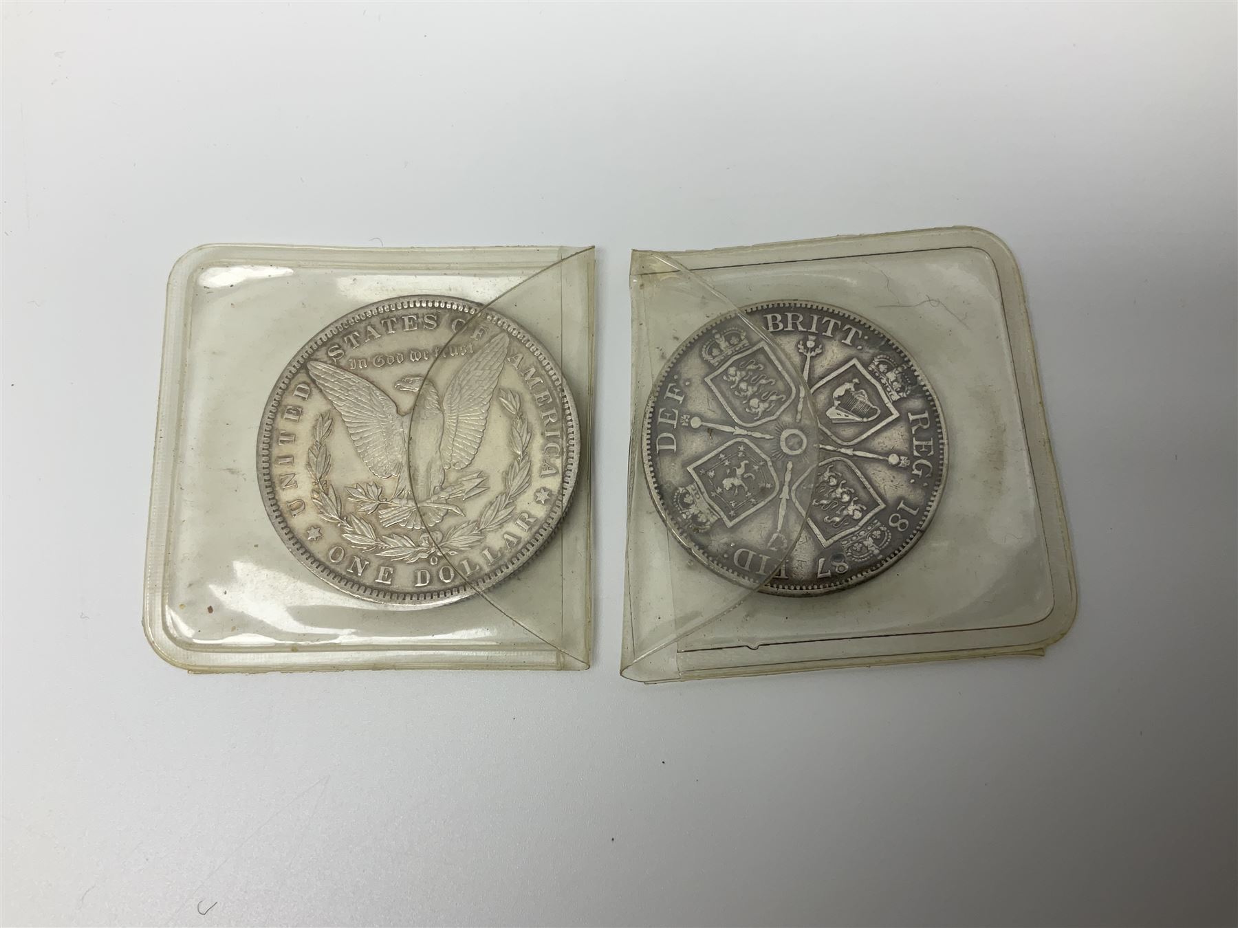 Six early 20th century fishing reels, to include wooden and brass examples, together with a leather powder flask, 1913 Christmas tin, Morgan dollar, Queen Victoria double florin and a collection of other coins, etc 