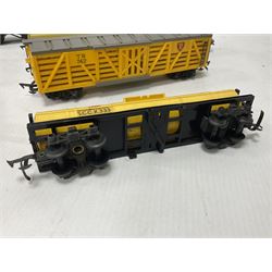 Hornby/Tri-Ang ‘00’ gauge - eight various coaches and eighteen goods wagons; all unboxed (26)