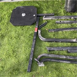 Lonsdale punch bag with metal stand - THIS LOT IS TO BE COLLECTED BY APPOINTMENT FROM DUGGLEBY STORAGE, GREAT HILL, EASTFIELD, SCARBOROUGH, YO11 3TX