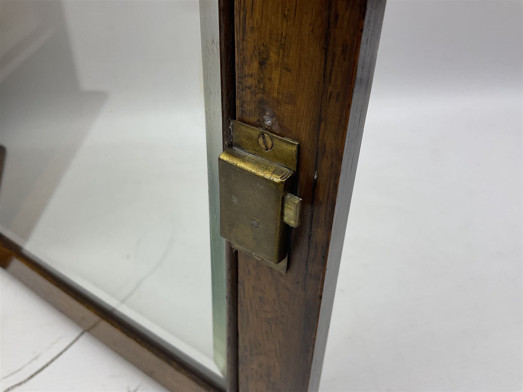 Edwardian oak smokers cabinet with the single glazed door to fitted interior having a single draw and pipe rack, H40cm