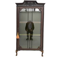 Edwardian mahogany Hepplewhite design display cabinet, the shaped frieze decorated with fluting and bell flower swag, two shelves enclosed by single glazed door