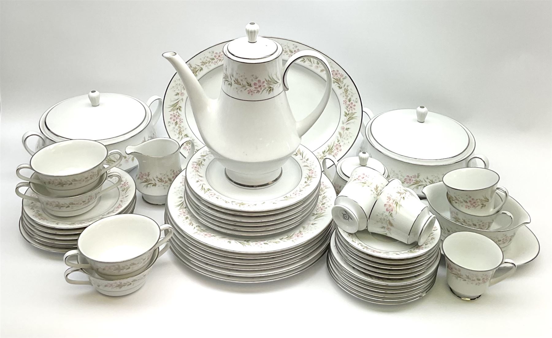 Noritake 'Mayflower' pattern tea and dinner wares including dinner plates, cups and saucers, coffee pot etc