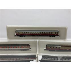Marklin mini-club 'Z' gauge - twelve passenger coaches nos.8610, two 8611, 8613, 8700, two 8701, 8720, 8721, 8722, 8723 and 8725; together with four others in two unassociated boxes; all in hard plastic boxes (16)