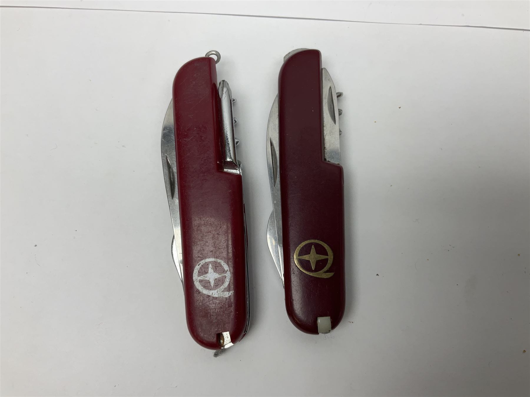 Fifteen folding/pocket knives including Swiss Army type knives with various number of blades, British army jack knife by J.H. Thompson Sheffield dated 1955 with broad arrow, promotional etc (15)