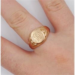 9ct rose gold signet ring, with engraved initial 'CRD', stamped