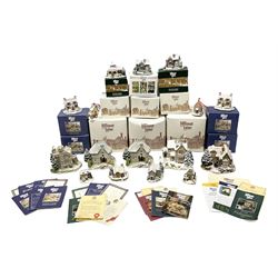 Sixteen Lilliput Lane models from Christmas collections, thirteen boxed and two loose, with various deeds, to include Snowdon Lodge, The Vicarage, Eamont Lodge etc