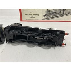‘00’ gauge - two kit built steam locomotive and tenders comprising SR/BR Class Q 0-6-0 no.30536 finished in BR black; SR/BR T9 Greyhounds Class 0-6-0 no.30338 finished in BR black; with Wills Finecast boxes (2) 