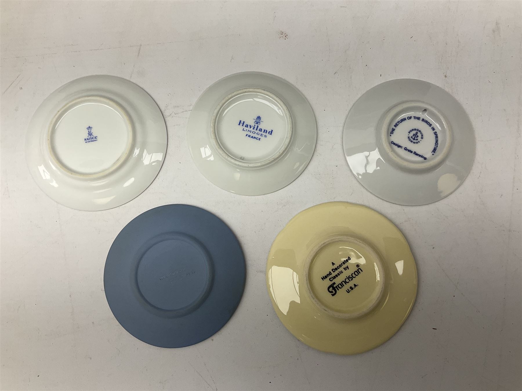 Franklin Mint miniature plates, Plates of the World's Great Porcelain Houses, including Royal Doulton, Limoges, Hutschenreuther, Lladro, with display shelf and certificates