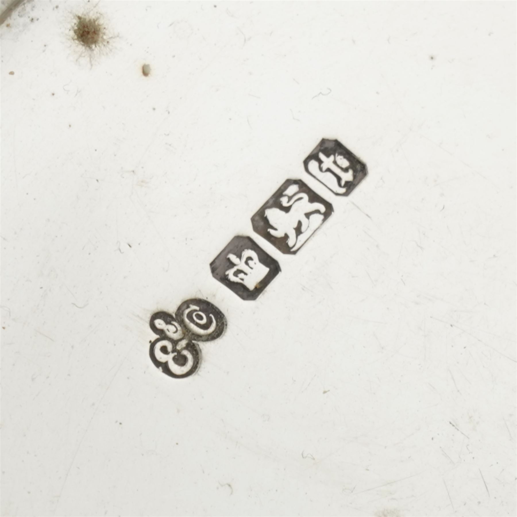 Silver bowl with scalloped edge and engraved decoration on four bracket shape feet D15cm Sheffield 1911 Maker Elkington & Co