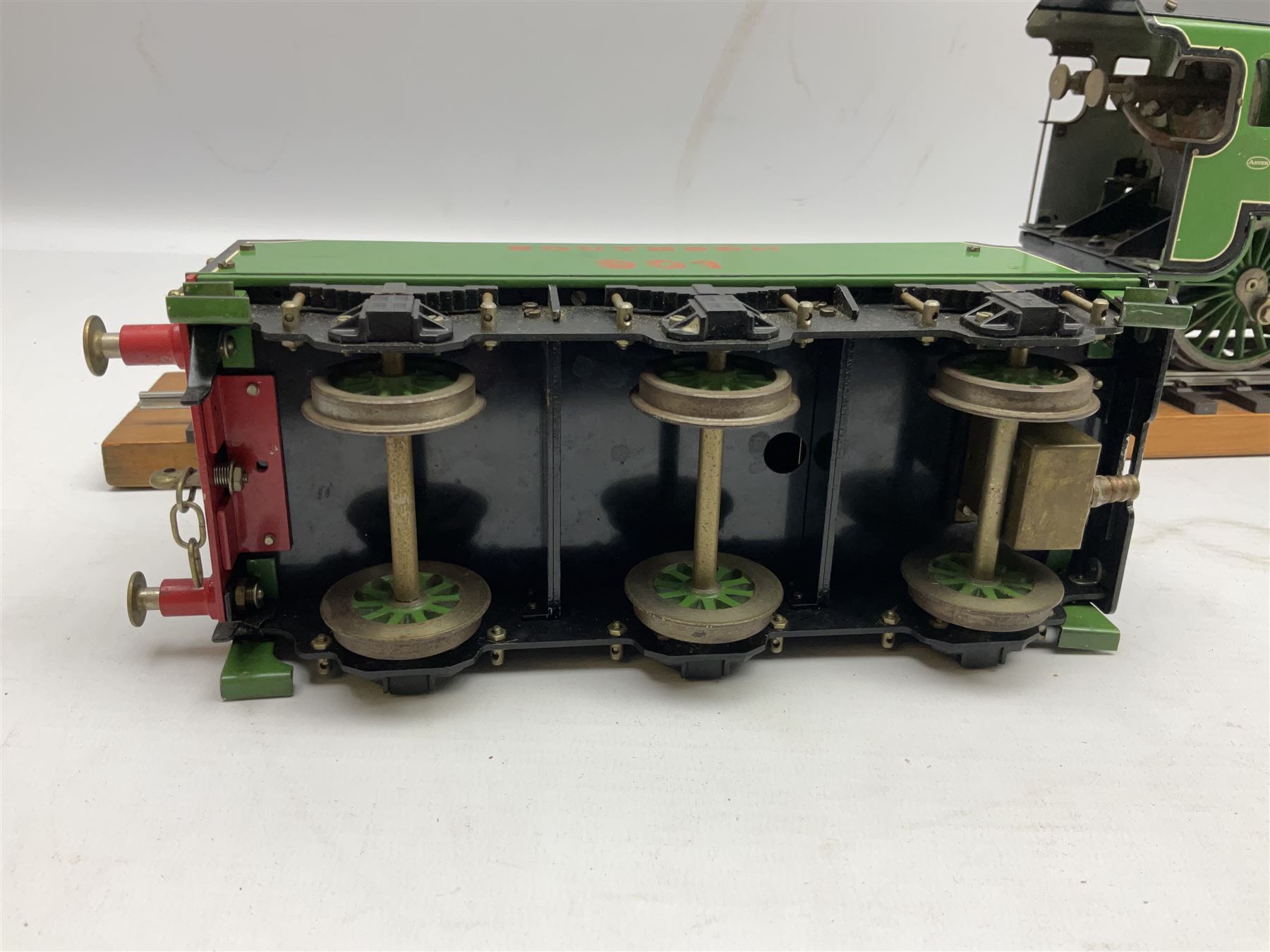 Gauge I - Aster live steam Southern Railway 4-4-0 Schools Class locomotive 'Winchester' No.901 with six-wheel tender; twin outside cylinders, smoke deflectors and spirit burner fed from tender tank, with Aster serial no. 6141167 between the wheels (2)