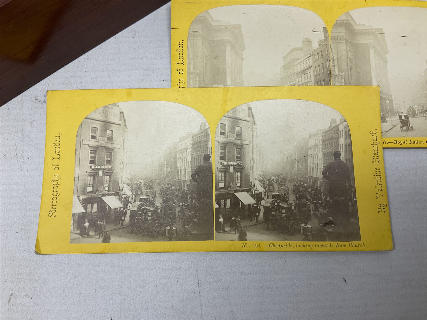 Mahogany tabletop Stereo viewer, with four Valentine Blancherd stereograph views of London, H32cm