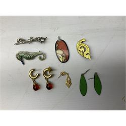 Costume jewellery including necklaces, pendants, bangles etc