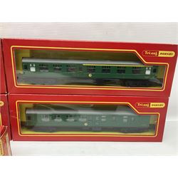 Tri-ang/Hornby '00' gauge - Princess Class 4-6-2 locomotive 'Princess Elizabeth' No.46201 with tender; Battle Space Turbo Car, boxed; four passenger coaches, buffet car, track cleaning car and eight wagons, all boxed; and various other accessories