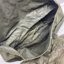 Falklands War - Argentine Special Forces beret with metal badge reputedly taken at Goose Green May 28th 1982 by Cpl. Hudson attached to 2 Para; together with an Argentine Gas Hood (2)