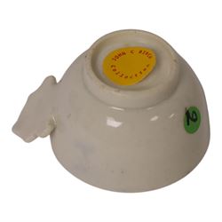 Small Caughley blue and white wine tasting cup, decorated in the Fisherman or Pleasure Boat pattern, circa 1785, with scroll thumbpiece handle, D5cm