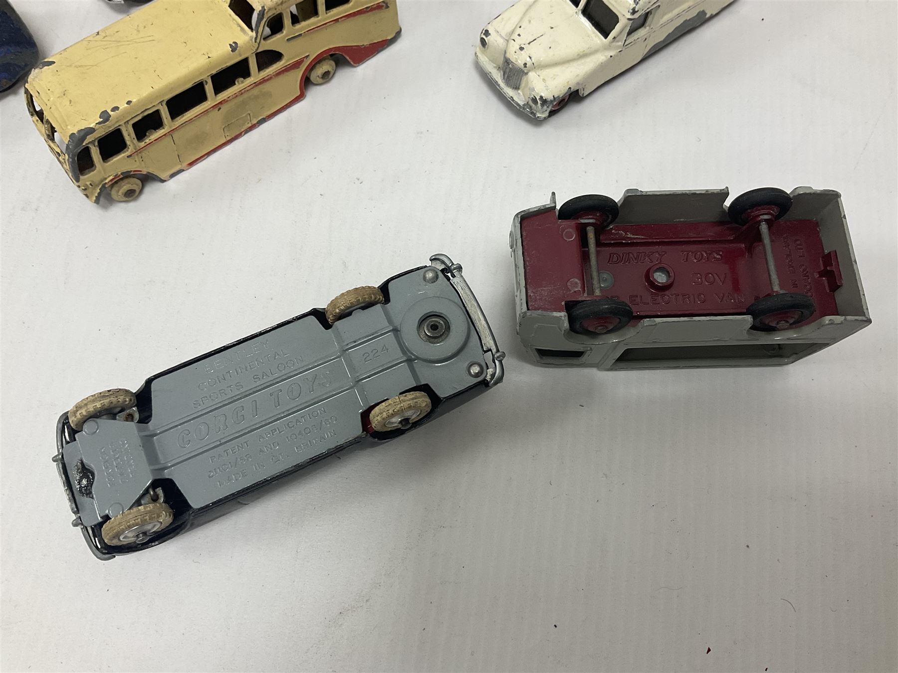 Dinky/Corgi - Dinky Bedford 10cwt Van ‘Kodak’ no.480, boxed; Corgi Bentley Continental Sports Saloon no.224 in replica box; along with further loose, playworn and repainted models to include Dinky Rolls-Royce Silver Wraith and Phantom V models etc 