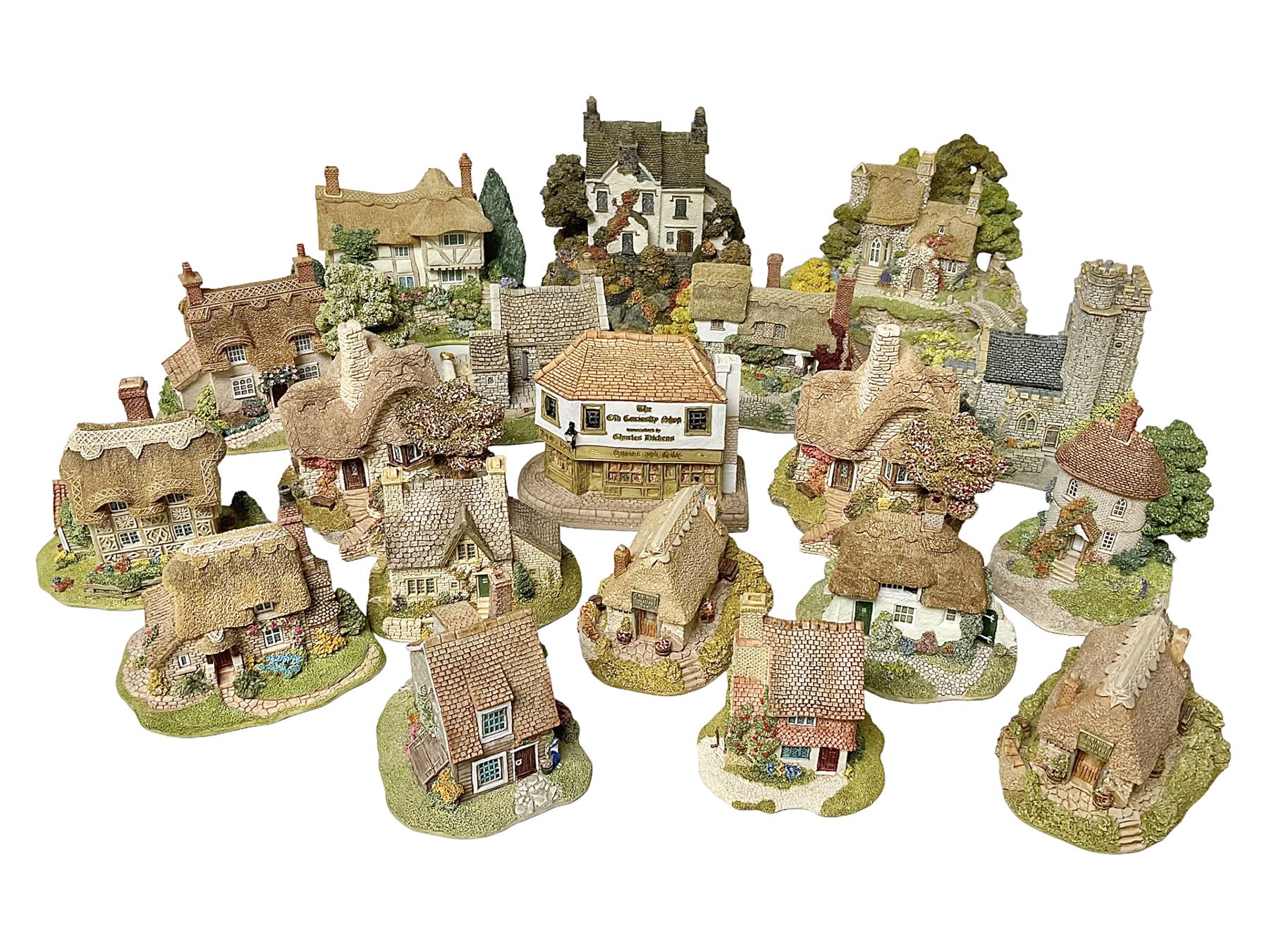 Nineteen Lilliput Lane models, including Dove Tails, Birdlip Bottom, Smallest Inn, Gossip Gate and Beehive Cottage, all with deeds and original boxes (19)