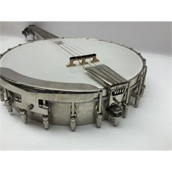 Deering seventeen-fret tenor banjo with cast metal body, serial no.H275, L79cm overall; in fitted hard carrying case