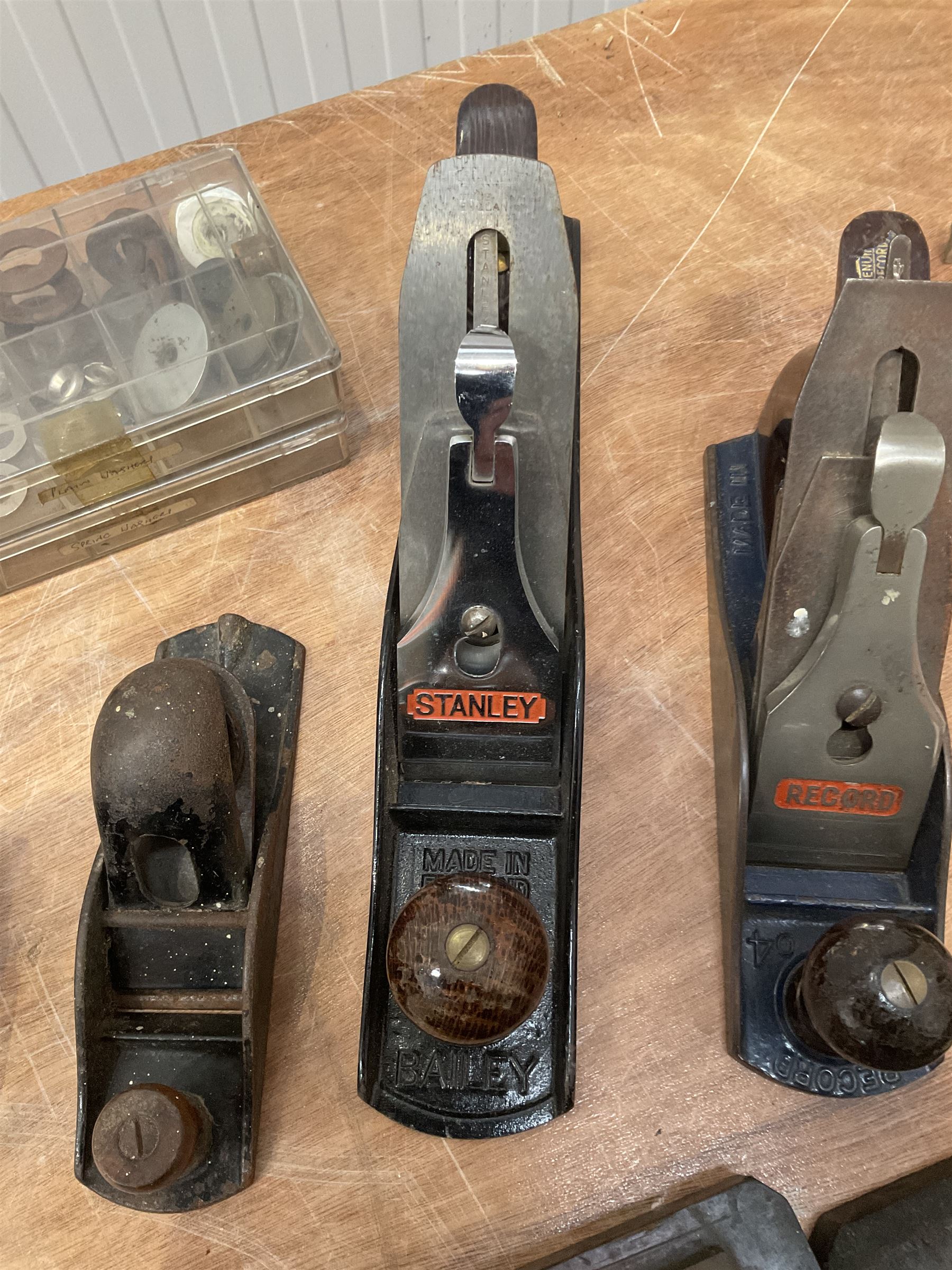 Record No4 plane, Stanley Bailey plane, Record bull face and other planes and tools - THIS LOT IS TO BE COLLECTED BY APPOINTMENT FROM DUGGLEBY STORAGE, GREAT HILL, EASTFIELD, SCARBOROUGH, YO11 3TX