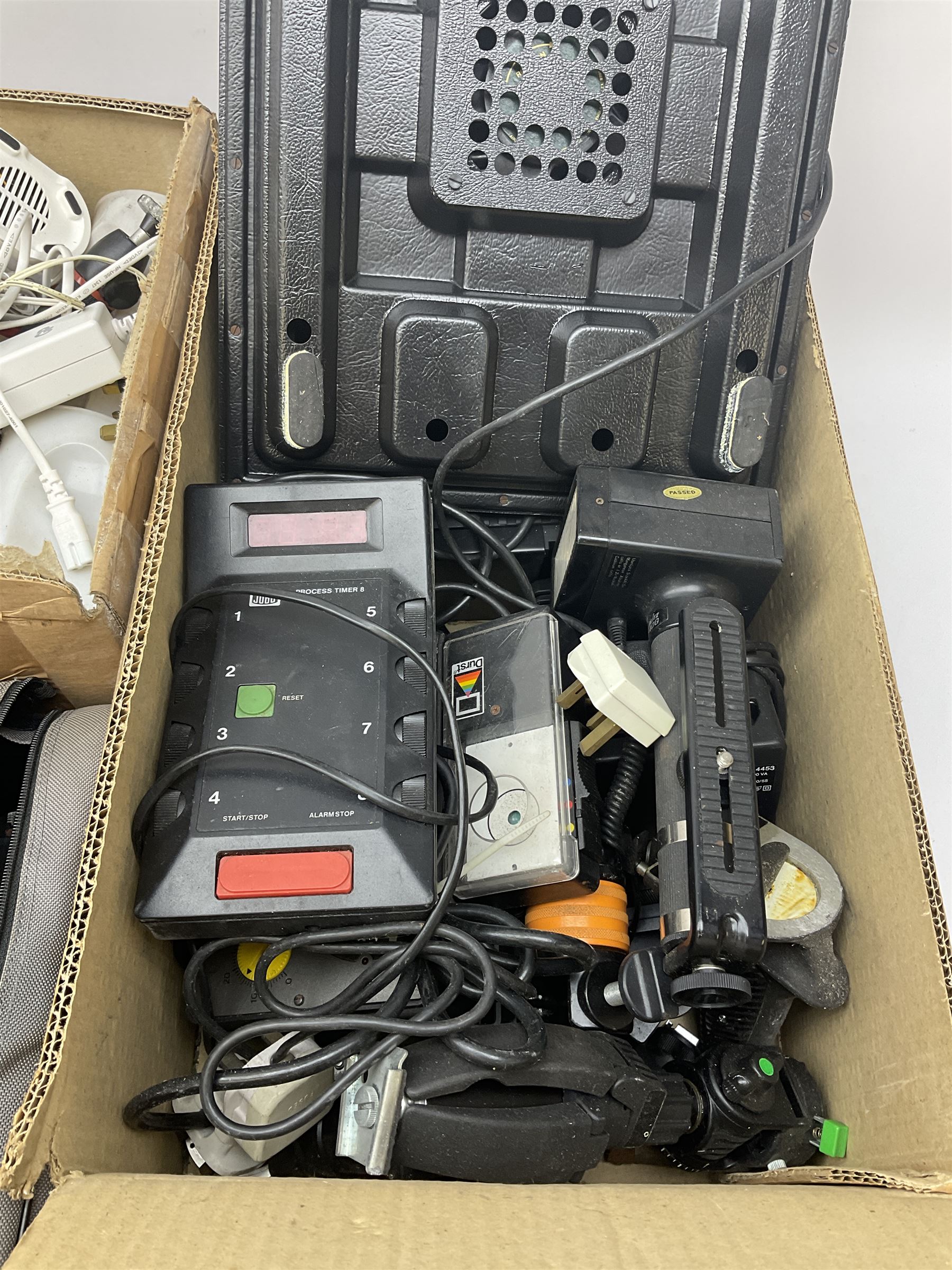 Photo developing equipment, Including Jobo testdrum 2820, Jobo process timer, Swing shift bellows, chemical measures, etc, five boxes  