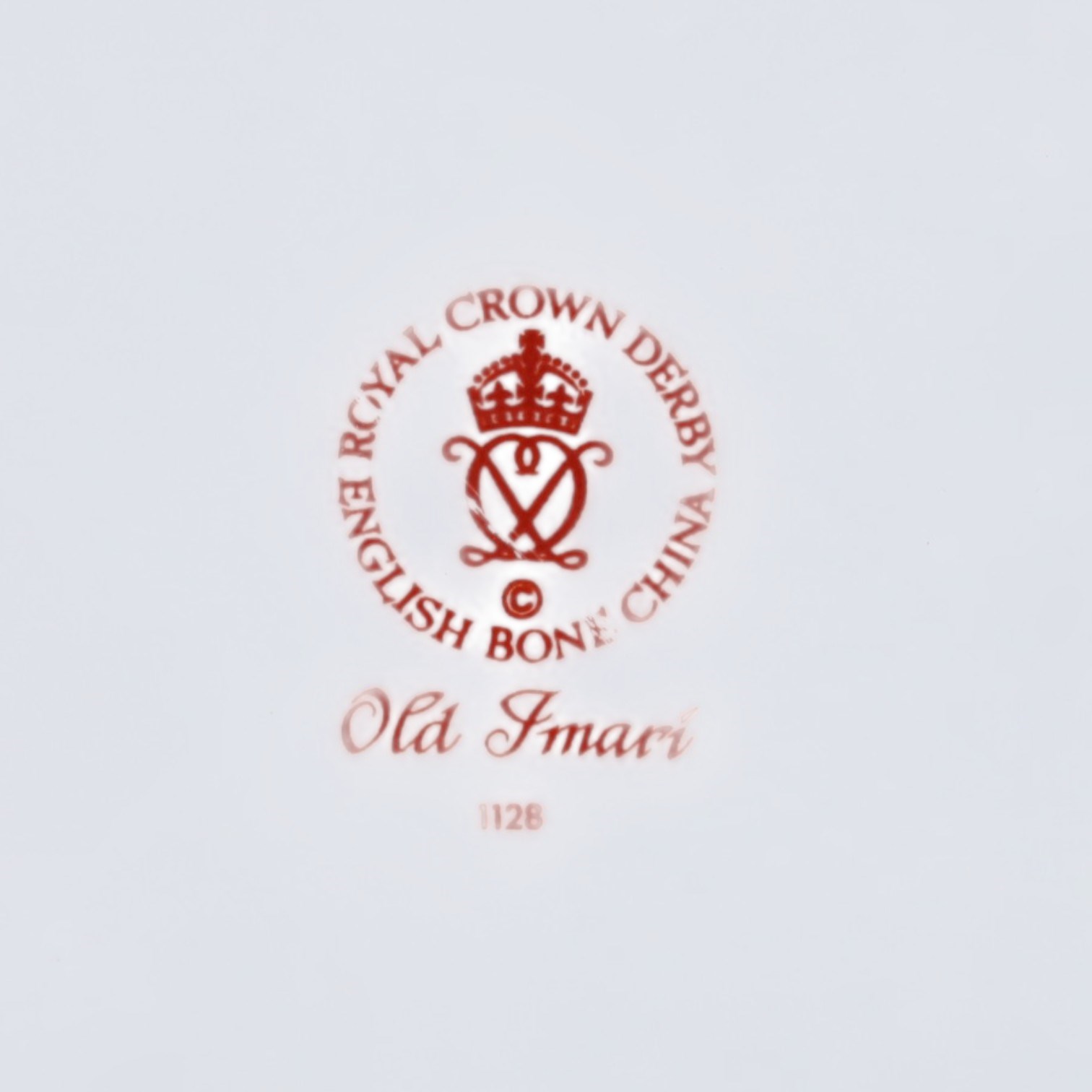 Royal Crown Derby Old Imari 1128 six dinner plates, D27cm 