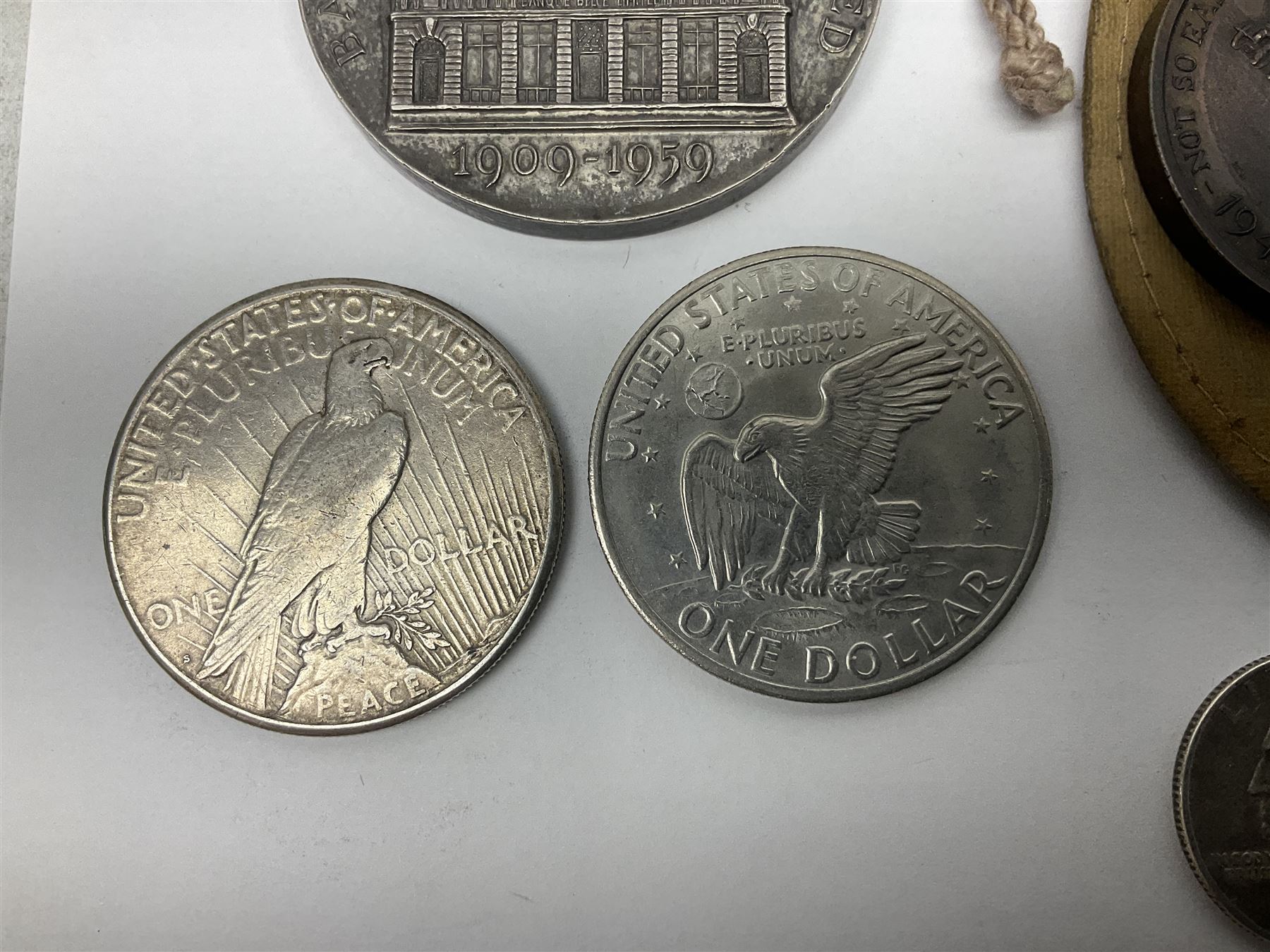 United States of America 1922 peace dollar, 1971 dollar coin, various commemorative crowns, commemorative medallions etc